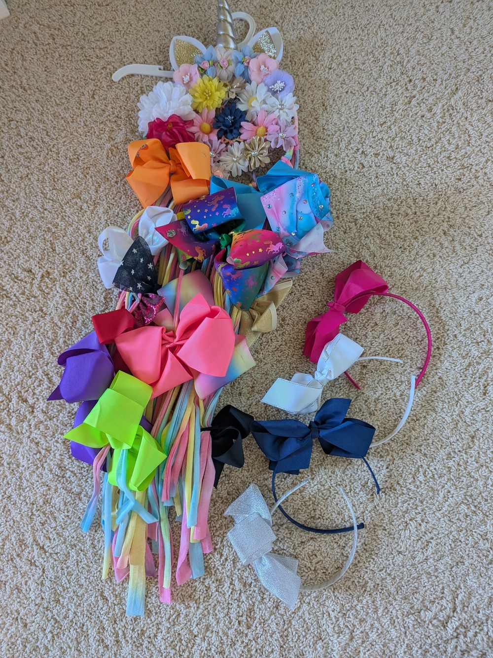 Unicorn Hair Accessory Hanger with assorted Hair Bows & Headbands Multicolor